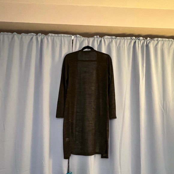 Light cardigan  Woman's M   "NEW". Never worn. - Picture 2 of 5